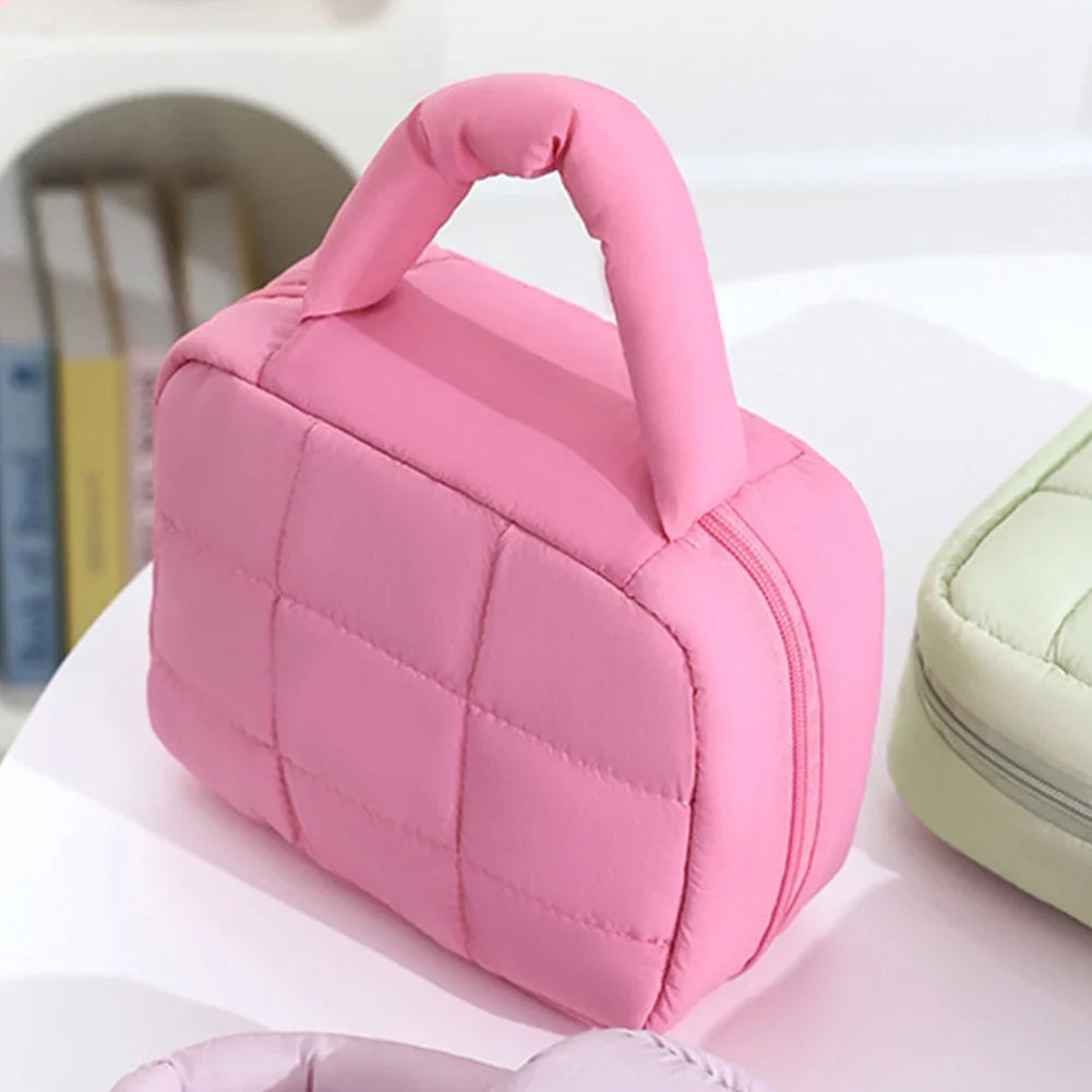 Cosmetic Bag Puffy Travel Toiletry Pouch Checkered Zipper Bag Women Quilted Makeup Bag Makeup Organizer Bag for Woemn Girl
