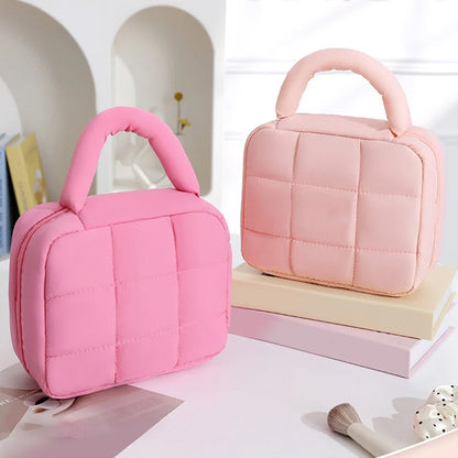 Cosmetic Bag Puffy Travel Toiletry Pouch Checkered Zipper Bag Women Quilted Makeup Bag Makeup Organizer Bag for Woemn Girl
